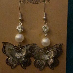 Chic Silver Butterfly Earrings
